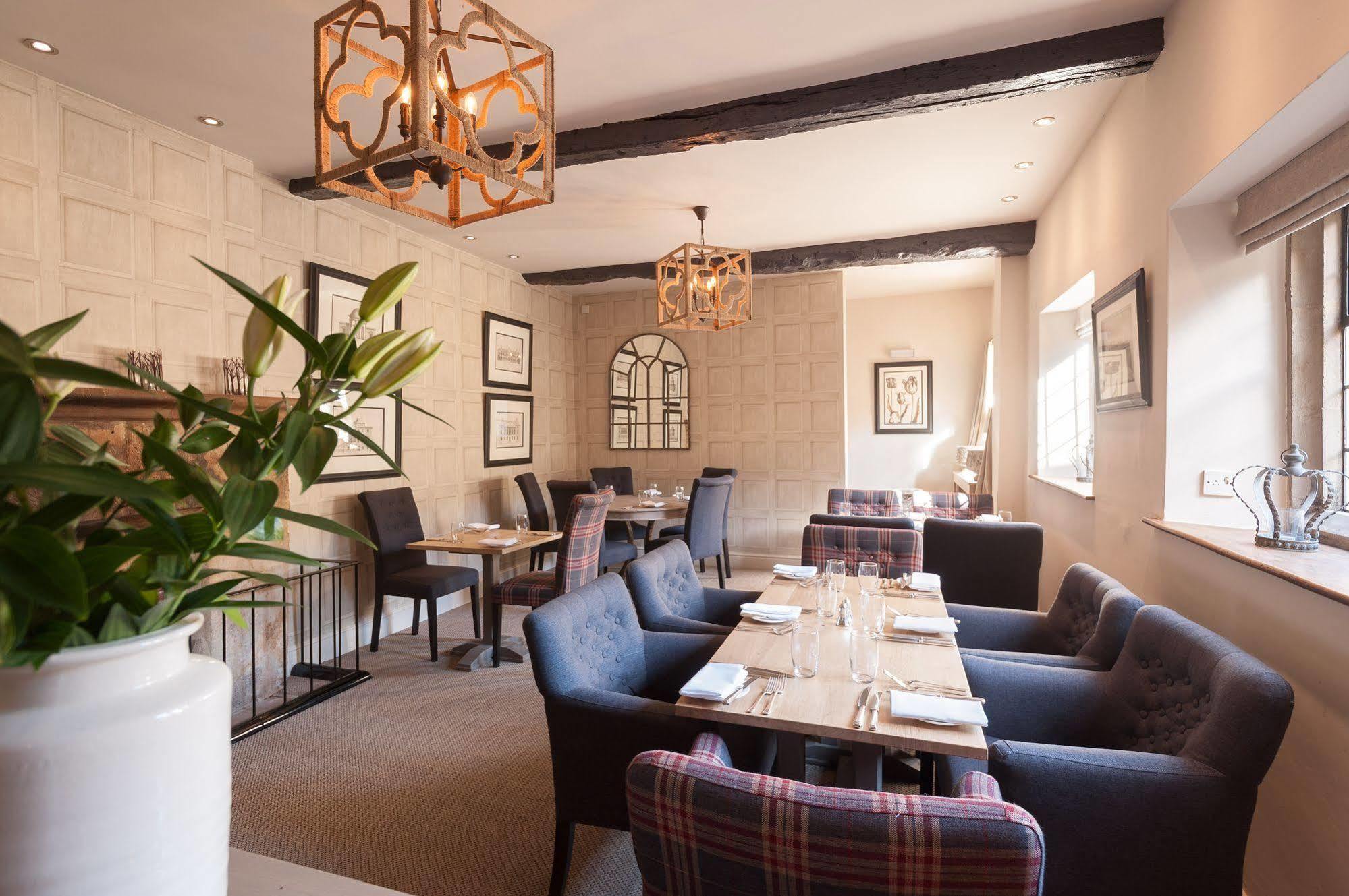 The Crown Hotel Shipton under Wychwood Bagian luar foto
