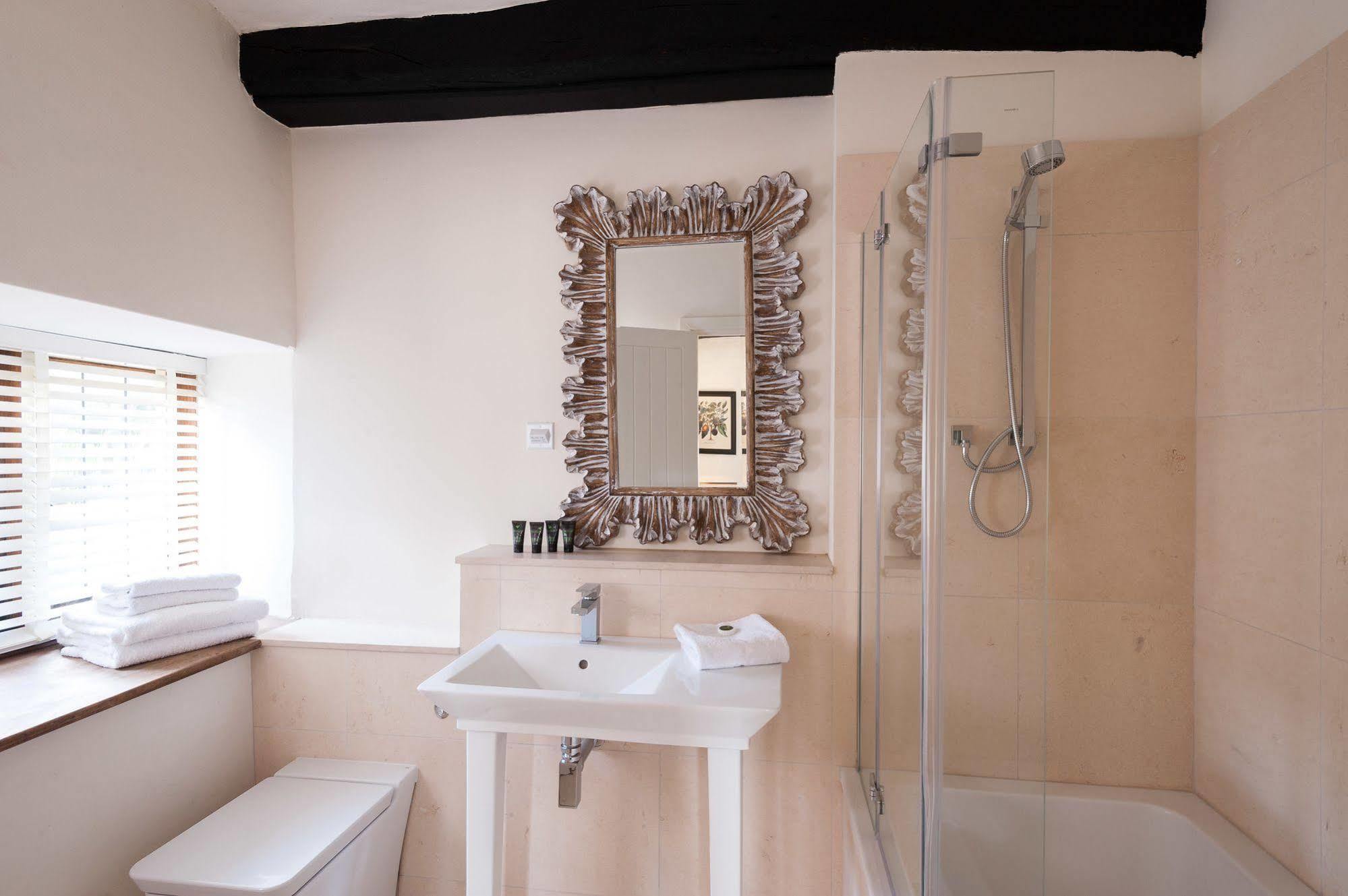The Crown Hotel Shipton under Wychwood Bagian luar foto