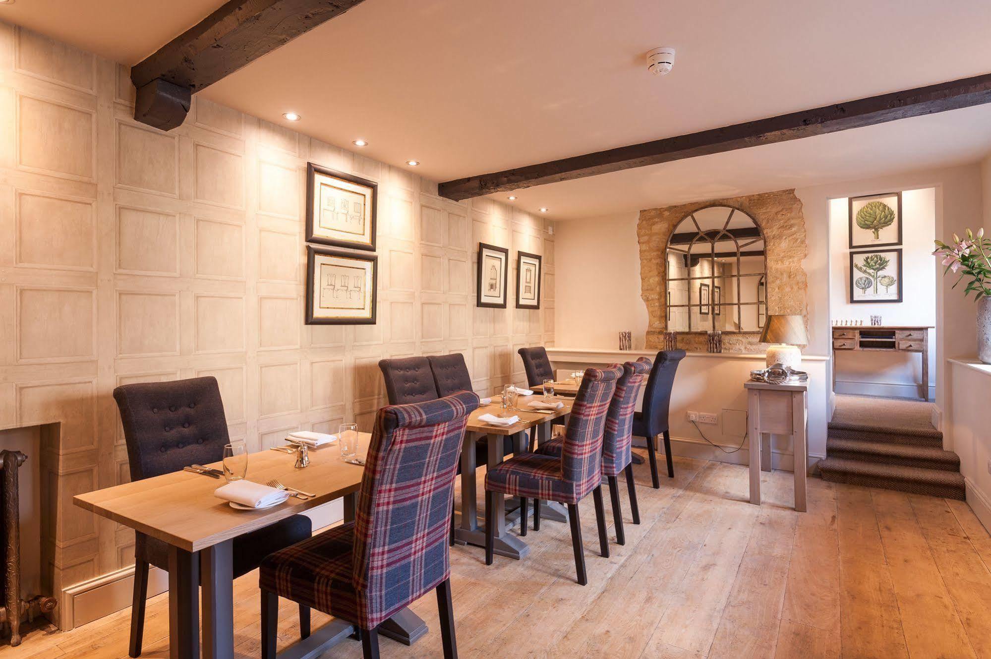 The Crown Hotel Shipton under Wychwood Bagian luar foto