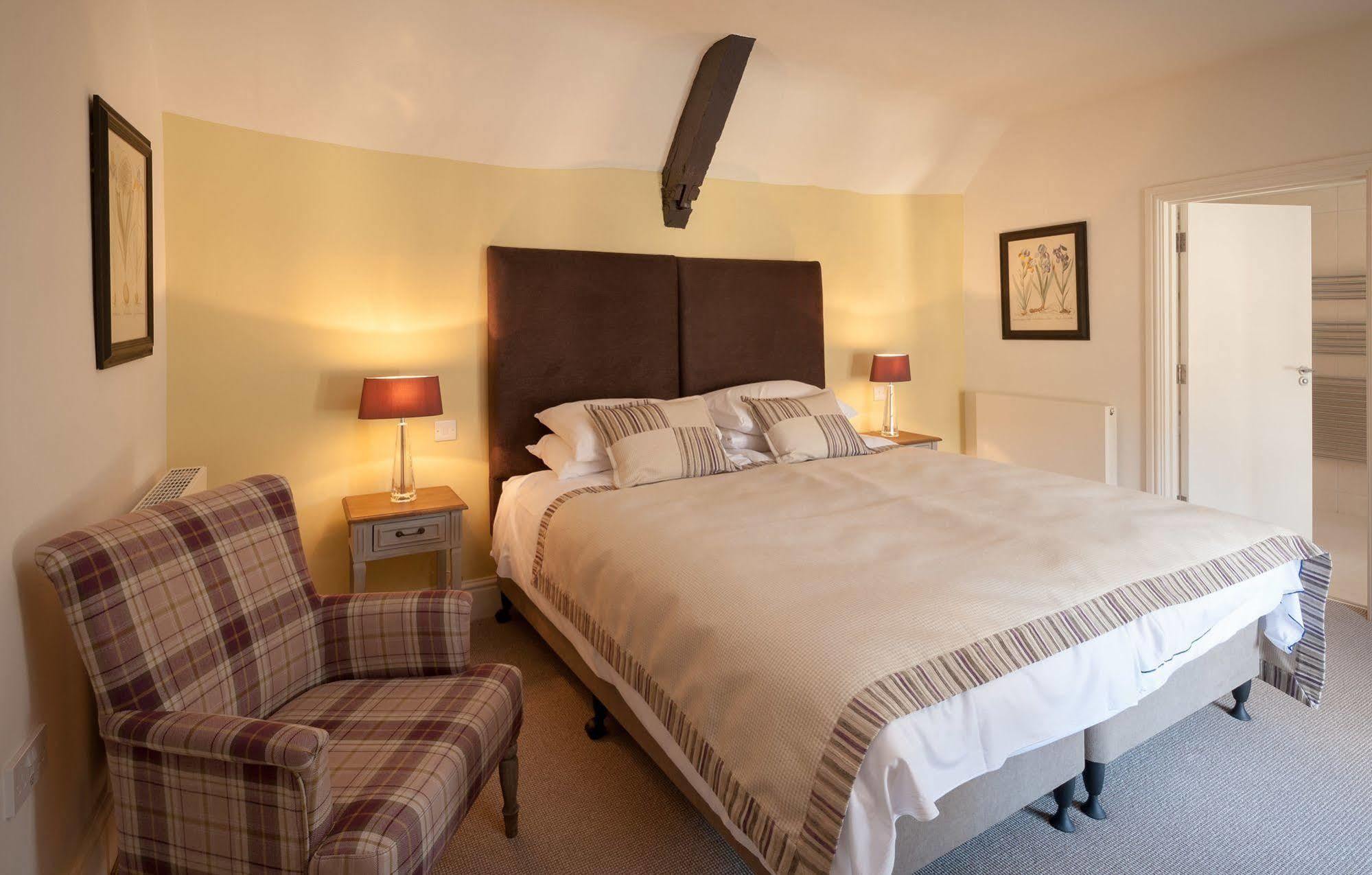 The Crown Hotel Shipton under Wychwood Bagian luar foto