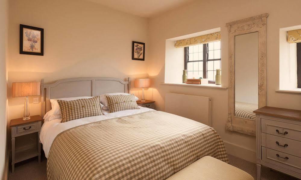 The Crown Hotel Shipton under Wychwood Bagian luar foto